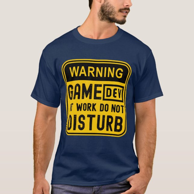 Camiseta AVISO DEV DE JOGO TRABALHANDO NÃO INCOMODE menino  (Frente)