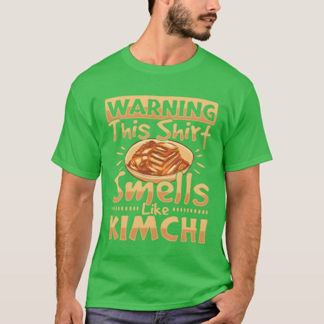 Camiseta Aviso: Ele cheira como comida coreana Kimchi garot (Frente)