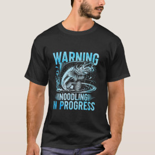 Camiseta Aviso Pescaria Com As Mãos Em Andamento Pescador B