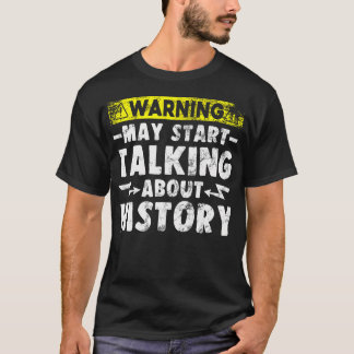 Camiseta Aviso Pode Começar a Falar Sobre História