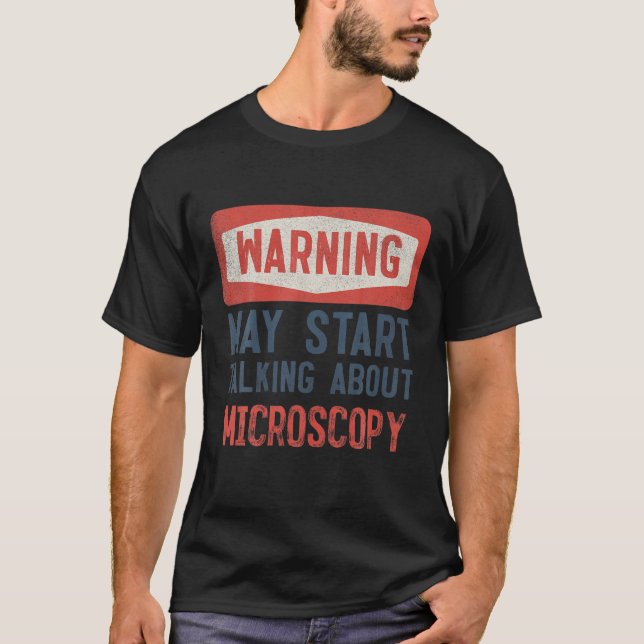 Camiseta Aviso Pode Começar A Falar Sobre Microscopia (Frente)