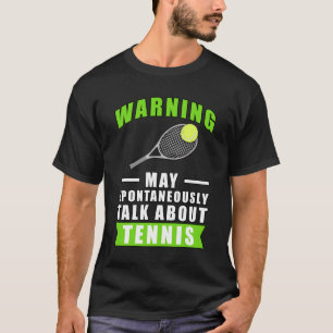 Camiseta Aviso Pode Falar Espontaneamente Sobre Ténis