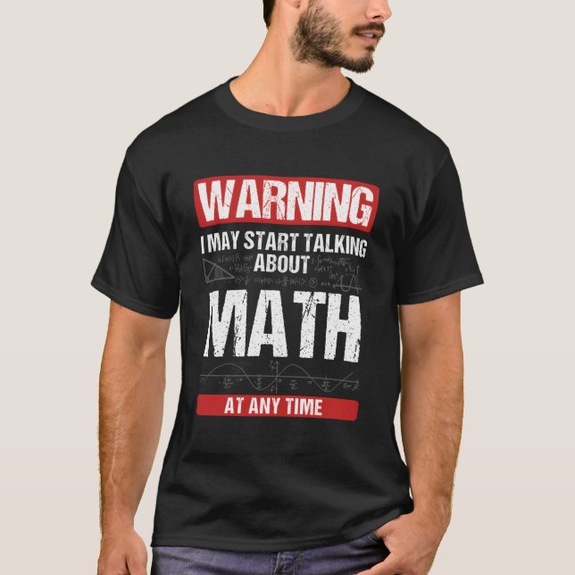 Camiseta Aviso Que Posso Começar A Falar De Matemática A Qu (Frente)