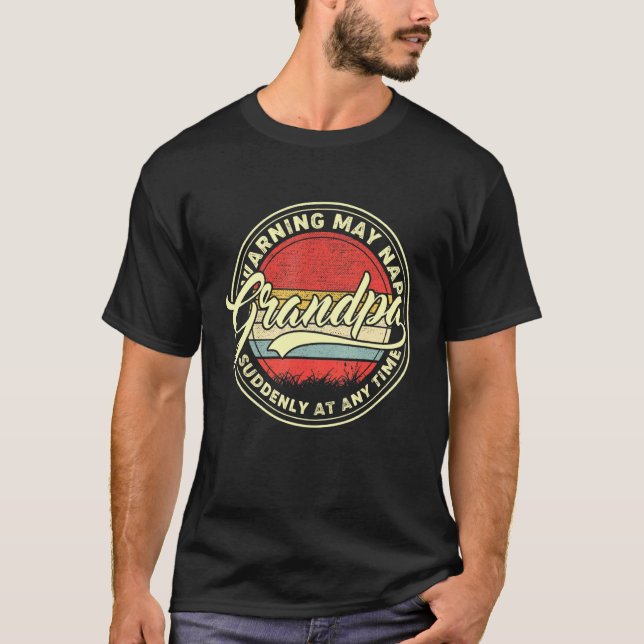 Camiseta Avô Advertência Pode Dormir De Repente A Qualquer  (Frente)