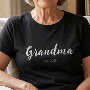 Camiseta Avó com Script Branco Fundada em Preto
