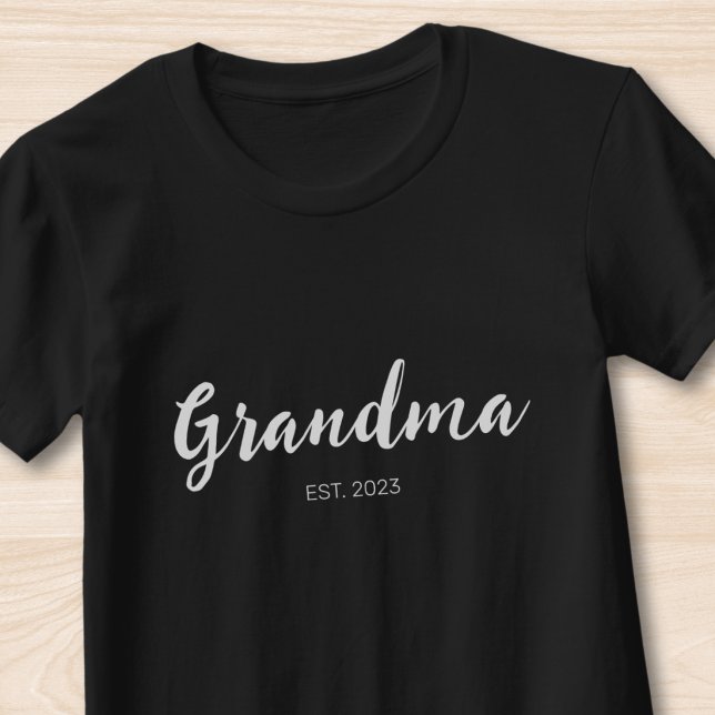 Camiseta Avó com Script Branco Fundada em Preto (Criador carregado)