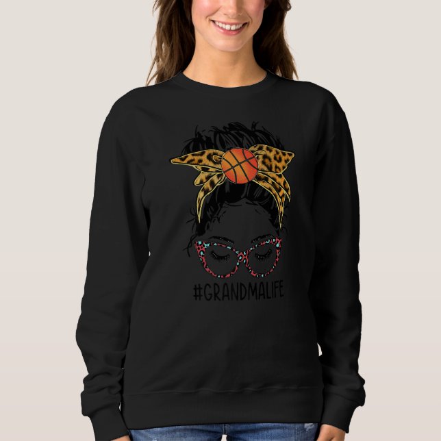 Camiseta Avó de Basquetebol com Cabelo Desgrenhado em Coque (Frente)