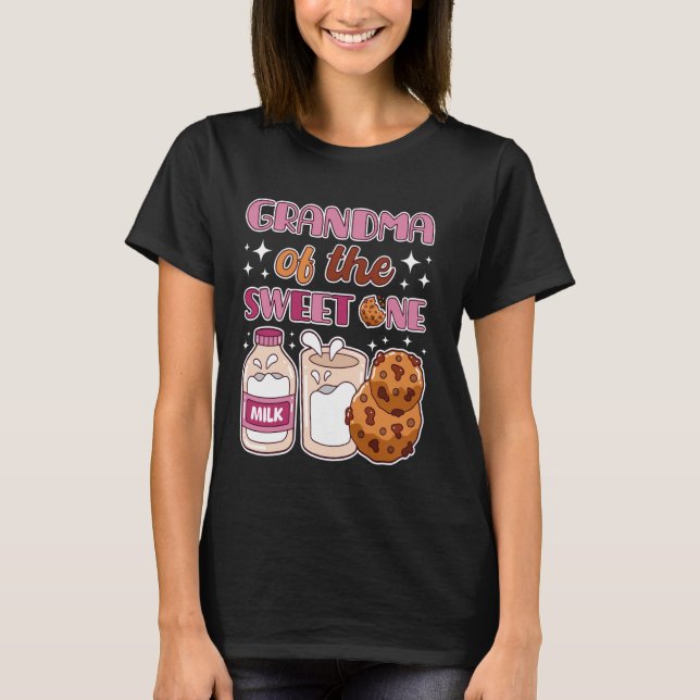 Camiseta Avó de um doce biscoito e primeiro aniversario de  (Frente)