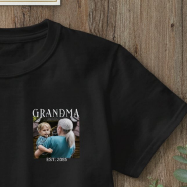 Camiseta Avó Estabelecida Fonte Divertida Negrito Moderna B (Criador carregado)