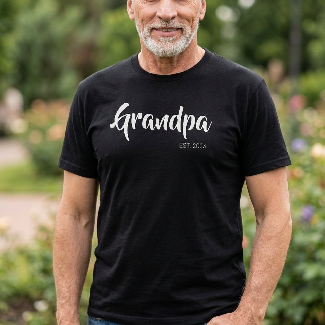 Camiseta Avô Estabelecido Script Preto Branco (Black White Script Established Grandpa)