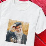 Camiseta Avô Incrível Desde 20XX Foto Elegante Simples<br><div class="desc">Esta design simples e moderna é composta por tipografia serif e cursiva e adiciona uma foto personalizada</div>