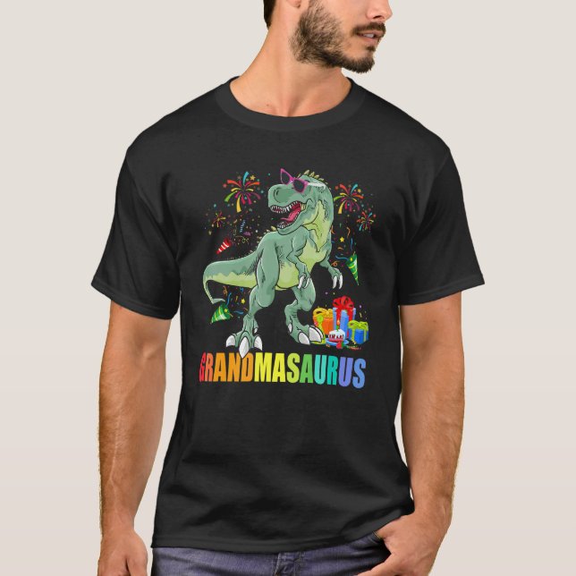 Camiseta Avô Masauro Aniversário Rex Dinossauro Vovó Saurus (Frente)