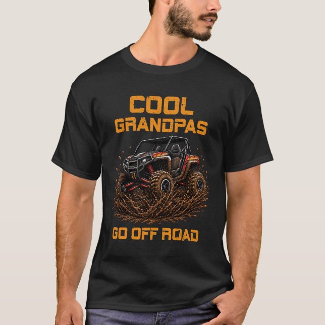 Camiseta Avôs Vão Para Estrada Off-Road Dirigindo UTV Lama  (Frente)