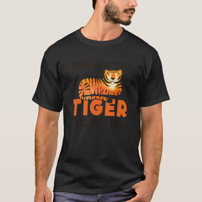 Camiseta Awaken O Dentro Tiger Você Rei Tiger Siberian Ti (Frente)