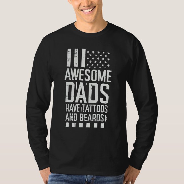 Camiseta Awesome Dads Tattoos Beards US Flag Fathers Day Pa (Frente)