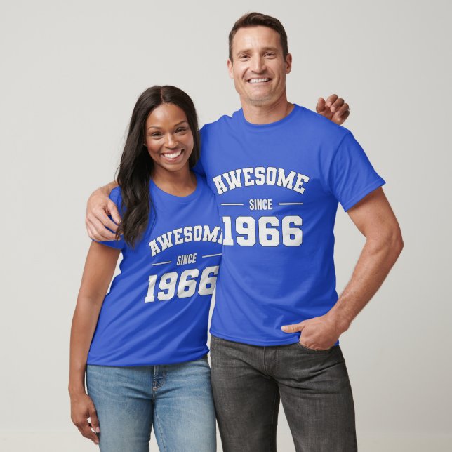 Camiseta AWESOME desde 1966 - Presente perfeito para o Nasc (Unissex)
