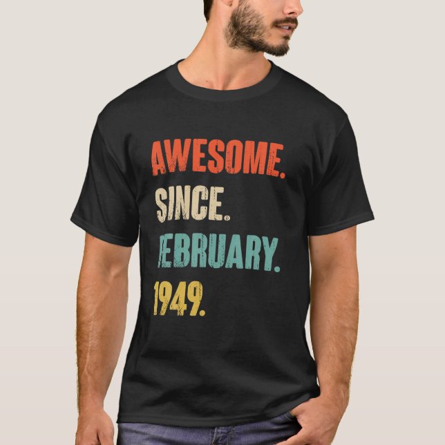 Camiseta Awesome Since February 1949 73 Year Old Gift - 73R (Frente)