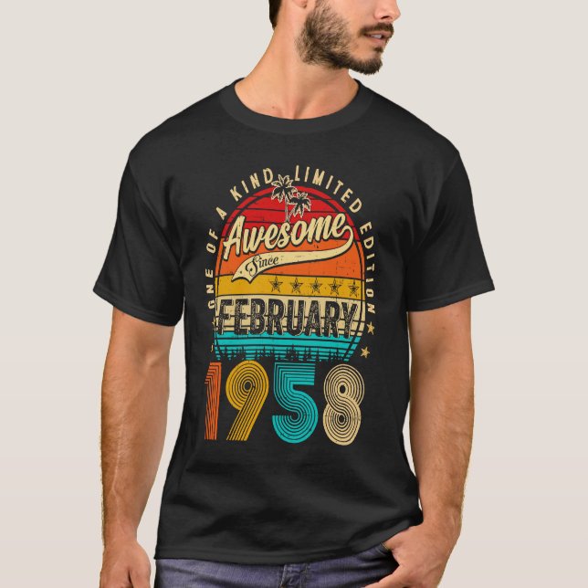 Camiseta Awesome Since February 1958 65 Years Old 65th Birt (Frente)