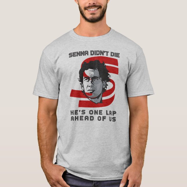 Camiseta Ayrton Senna não morreu, ele está uma volta à noss (Frente)