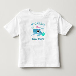 Camiseta azul de tubarão com nome de bebê personal