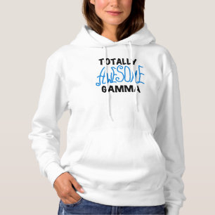 Camiseta azul e presentes da gama totalmente