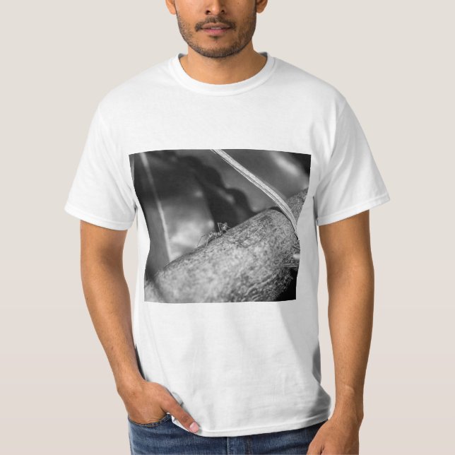 Camiseta B&W - Weaver Ant em uma Madeira (Frente)