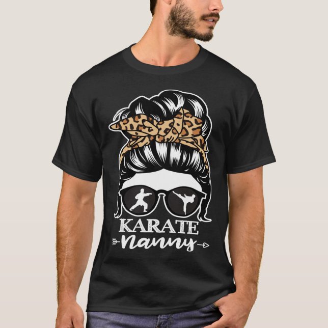 Camiseta Babá de Karatê Cabelo Coque Desarrumado Babá Lutad (Frente)