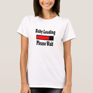 CAMISETA BABY CARREGANDO, POR FAVOR, ESPERE.