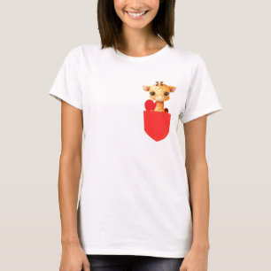 Camiseta Baby Giraffe em um Bolso Vermelho Impresso