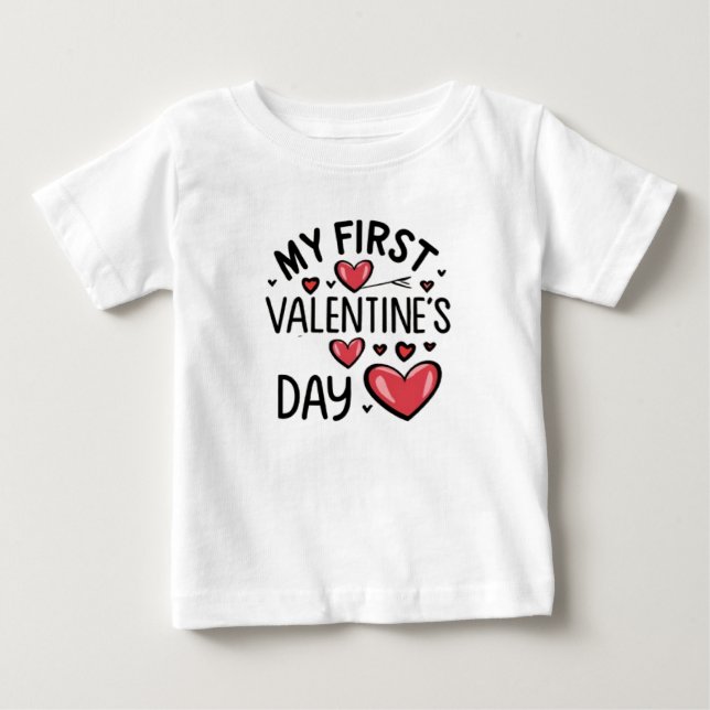 Camiseta Baby on his first Valentine's Day (Frente)