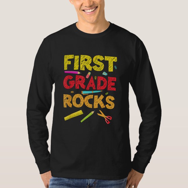 Camiseta Back To School 1st Grade Rocks Student Teacher Tea (Frente)