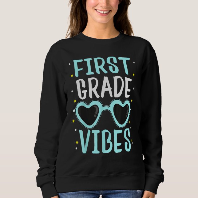 Camiseta Back To School First Grade Vibes Student Teacher W (Frente)