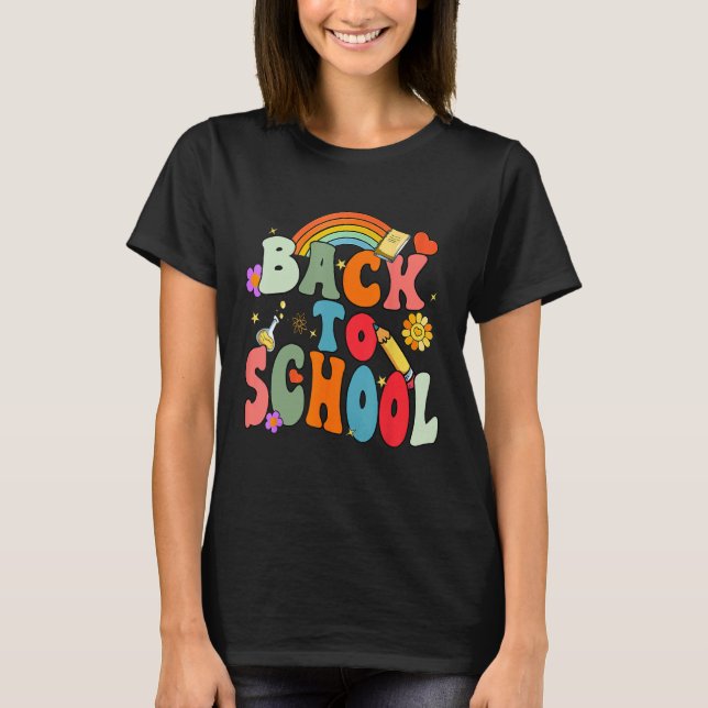 Camiseta Back To School Happy First Day Of School Groovy Te (Frente)
