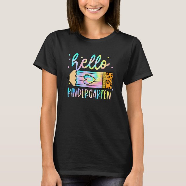 Camiseta Back To School Hello Kindergarten Leopard Pencil K (Frente)