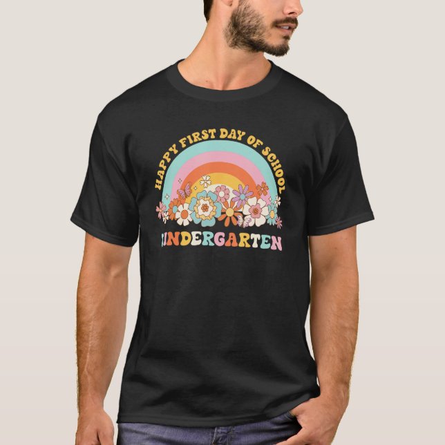 Camiseta Back To School Kindergarten Retro Groovy Rainbow T (Frente)