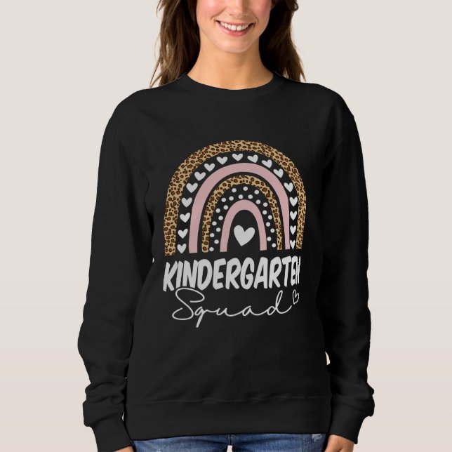 Camiseta Back To School  Kindergarten Squad Rainbow Teacher (Frente)
