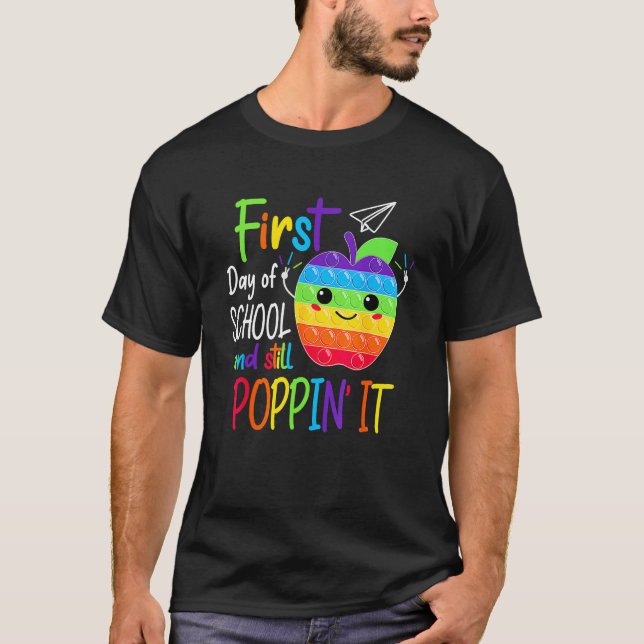 Camiseta Back To School Teacher Kids Happy First Day Of Sch (Frente)