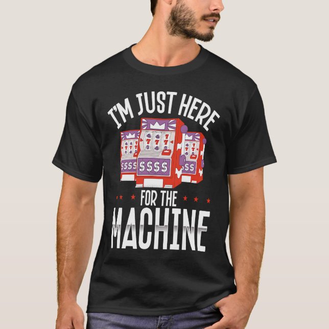 Camiseta Backprint I M Just Here For The Machine Slot Machi (Frente)