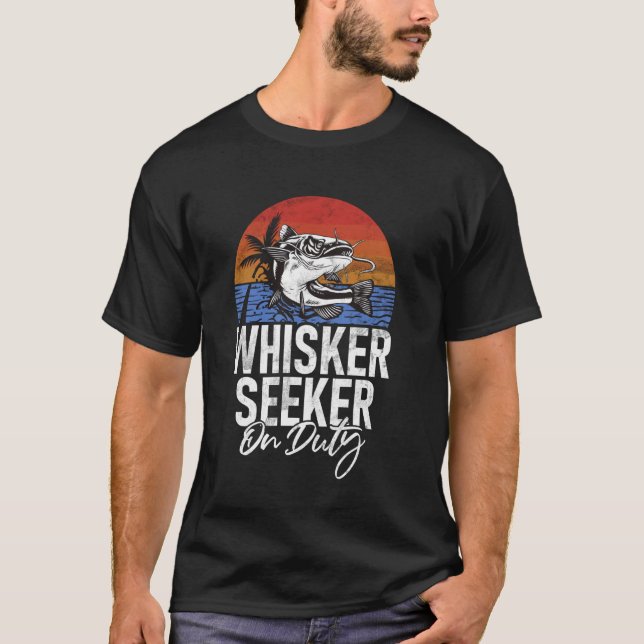 Camiseta Bagre em Serviço Buscador de Bigode (Frente)