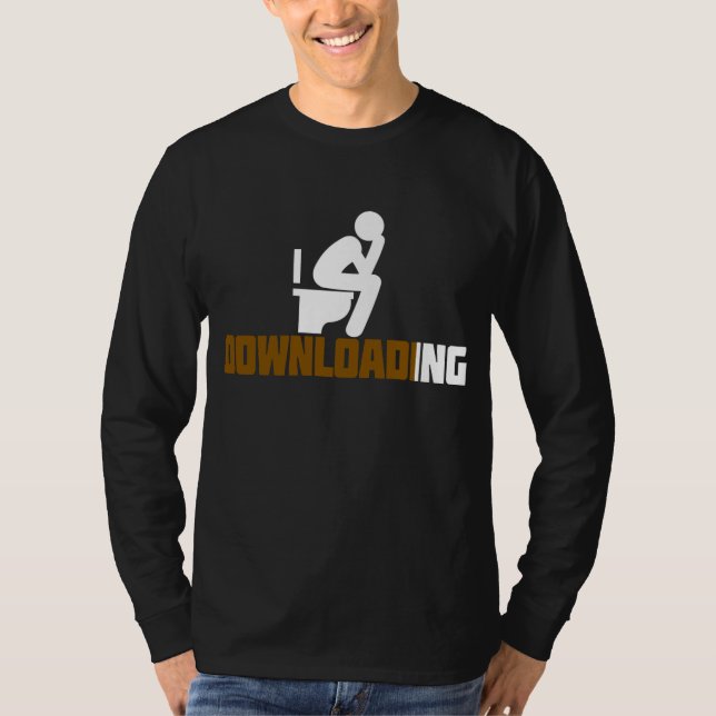 Camiseta Baixando - Privada Engraçada Sarcástica Fazendo Co (Frente)