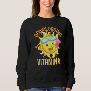 Camiseta Baixando Vitamina D Olhando Para O Sol De Verão