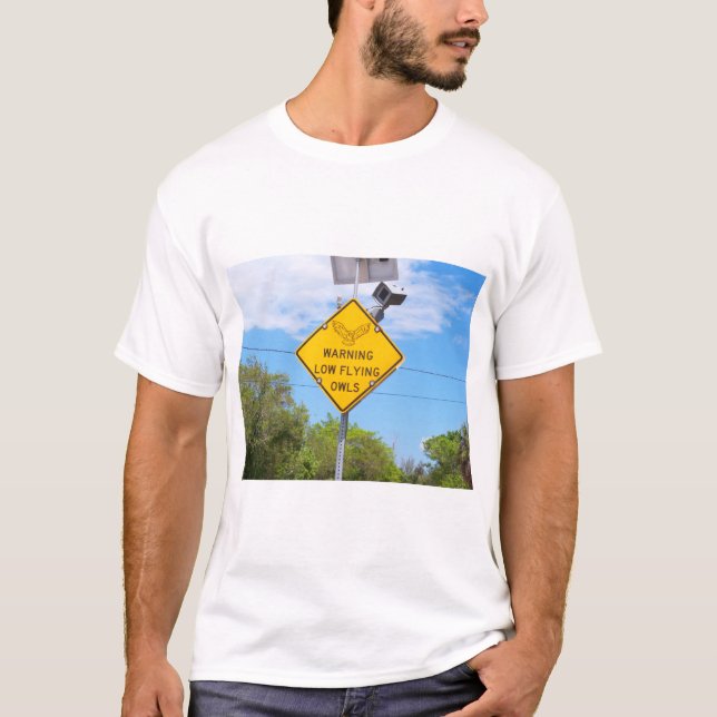 Camiseta Baixo sinal de advertência das corujas do vôo (Frente)