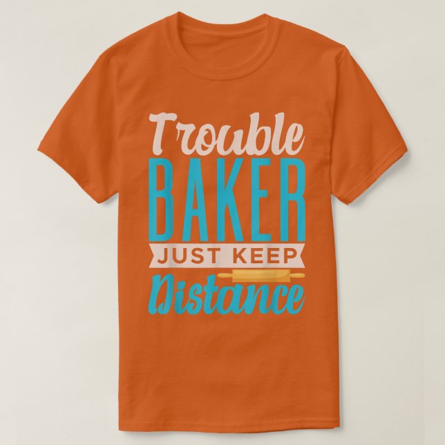 Camiseta Baker Com Problemas Apenas Mantém O Baker Com Dist (Frente do Design)