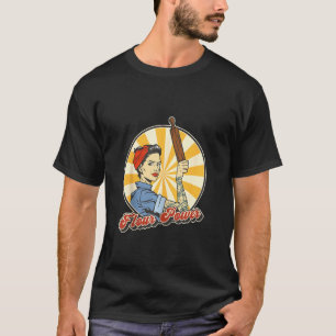 Camiseta Baker Flour Powers Mulher Segurando Pino