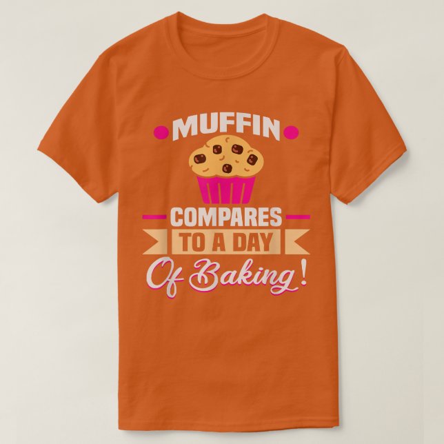 Camiseta Baker Muffin compara com um dia de cozimento Cakes (Frente do Design)