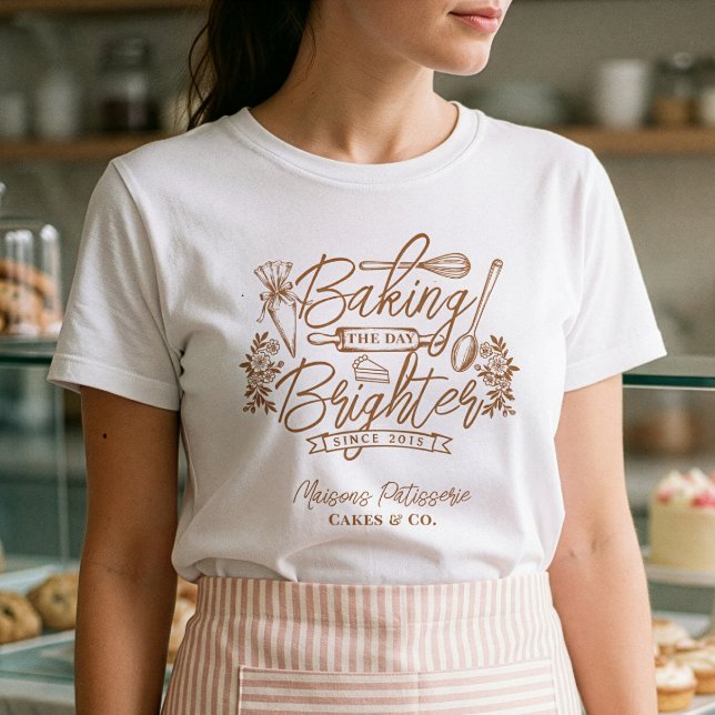 Camiseta Baking the Day Brighter Bakery Logo Bakery Uniform (Baking the Day Brighter Bakery Logo Bakery Uniform Tri-Blend Shirt)