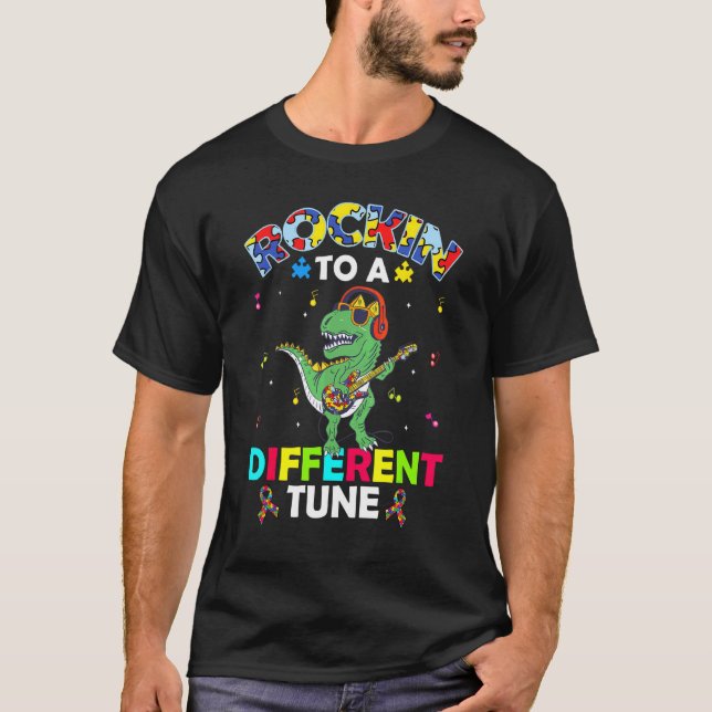 Camiseta Balançando Ao Som De Uma Melodia Diferente Dinossa (Frente)