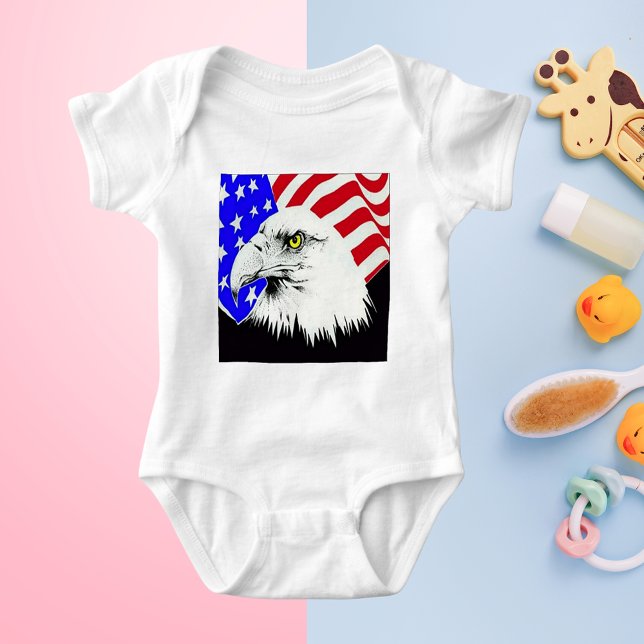Camiseta Bald Eagle e a bandeira americana (Bald Eagle and American Flag Baby Bodysuit)