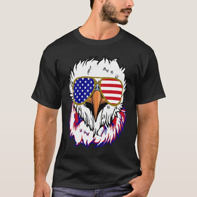 Camiseta Bald Eagle with Mullet 4th of July American Flag (Frente)