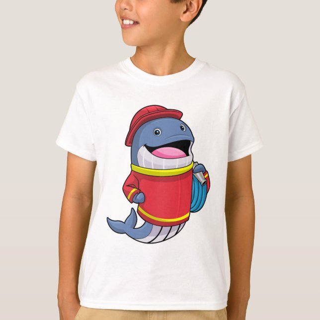 Camiseta Baleia como Bombeiro com Mangueira (Frente)